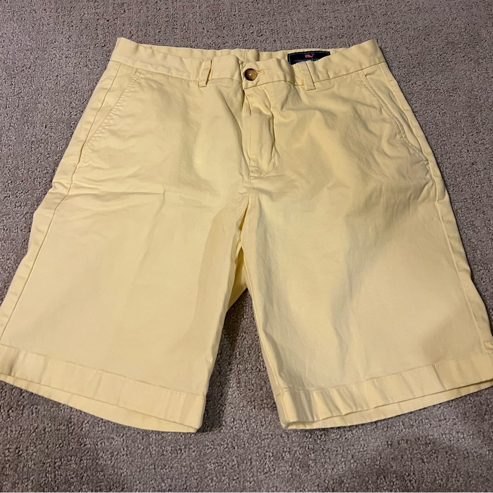 Vineyard vines 33 inch waist shorts